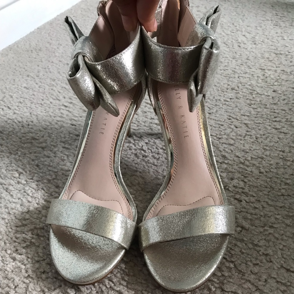 Kelly & Katie gold heels with side bow